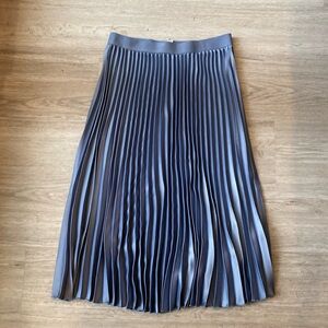 H&M | Blue pleated midi skirt | Size Medium